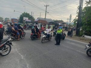 Sat Lantas Polres Batu Bara Gencar Pengaturan Lalu Lintas Pagi Hari, Jaga Kamseltibcarlantas