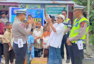 Satlantas Polres Batu Bara Gelar Jumat Berkah, Sasar ODGJ dan Pekerja Jalanan