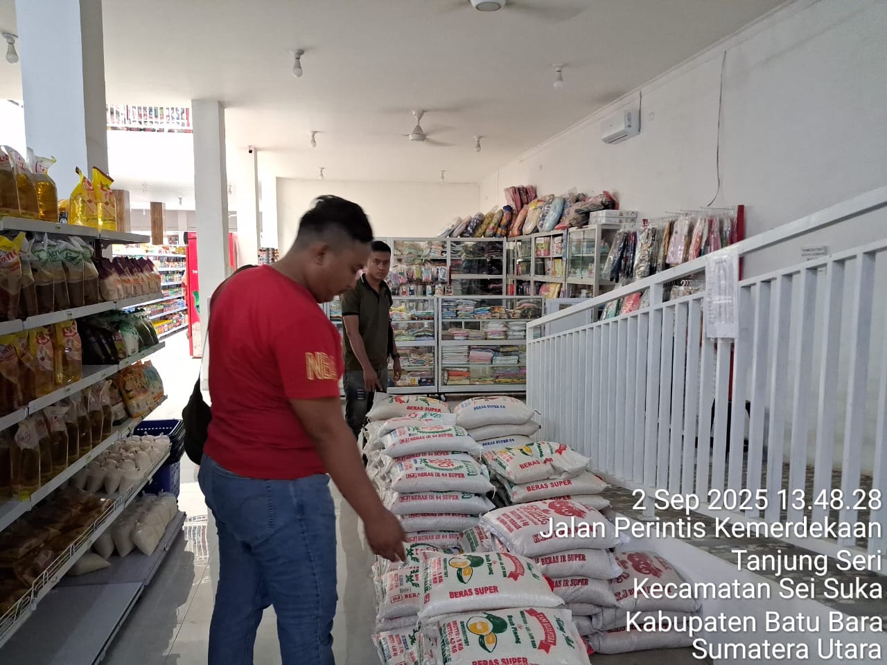 Sat Reskrim Polres Batubara Cek Stok Beras, Pastikan Ketersediaan dan Harga Terkendali