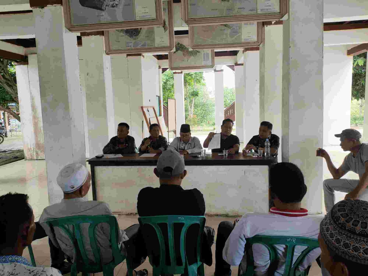 Rapat Koordinasi di Kantor Camat Medang Deras Bahas Pencurian Kelapa Sawit