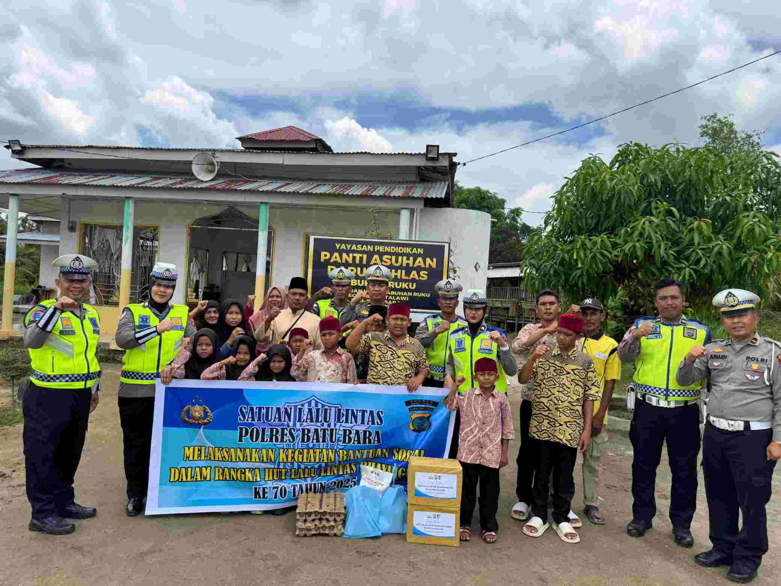 HUT Lalu Lintas ke-70: Satlantas Polres Batu Bara Sentuh Hati Anak Yatim di Panti Asuhan Darul Ikhlas!