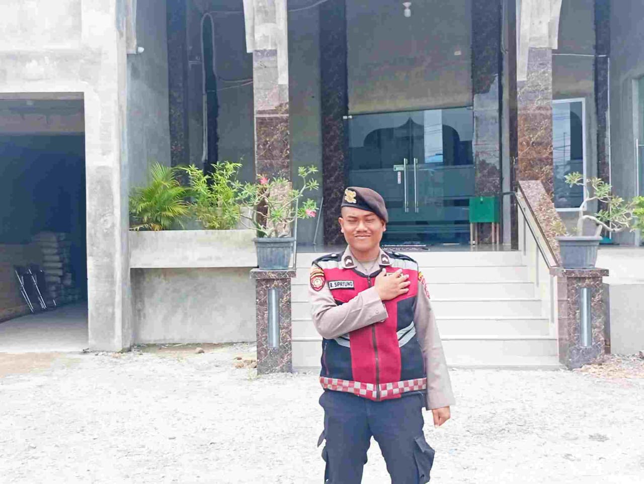 Jumat Aman, Ibadah Nyaman: Sat Samapta Polres Batu Bara Kawal Kamtibmas di Masjid-Masjid Batu Bara!