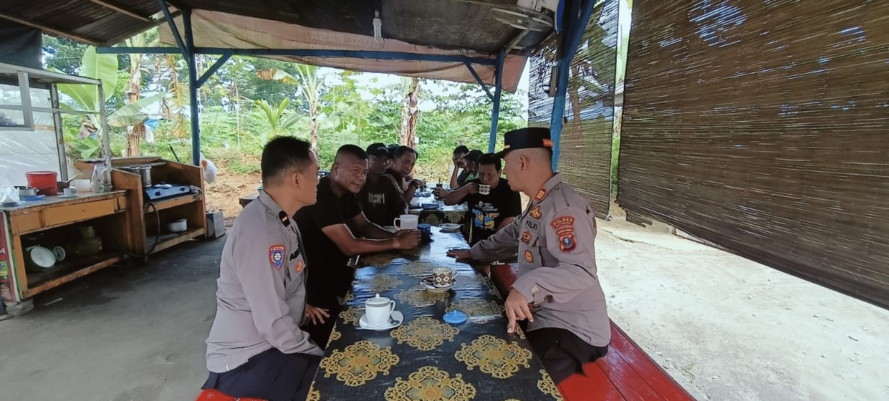 Jumat Curhat Polsek Lima Puluh: Dengarkan Keluhan Warga, Eratkan Silaturahmi, Ciptakan Kamtibmas Kondusif!