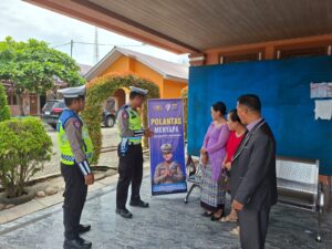Satlantas Polres Batu Bara Sapa Jemaat Gereja HKBP Lima Puluh, Sosialisasikan Tertib Lalu Lintas