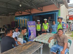 Satlantas Polres Batu Bara Edukasi Masyarakat dan Sopir Bus di Loket Bus Pelangi Melalui “Polantas Menyapa”