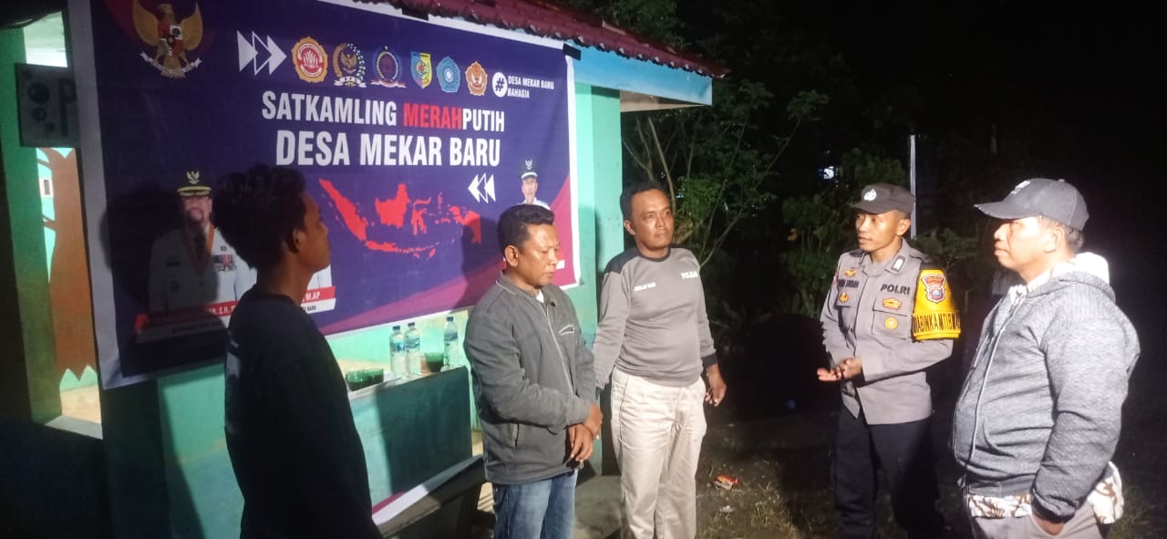 Bhabinkamtibmas Labuhan Ruku Aktif Sambangi dan Pantau Pos Kamling, Jaga Keamanan Desa Mekar Baru