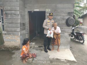 Polsek Medang Deras Salurkan Bantuan Sembako, Sentuh Hati Masyarakat Kurang Mampu