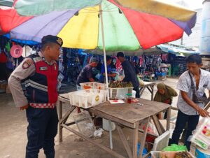 Sat Samapta Polres Batu Bara Gencarkan Cooling System di Pajak Delima Indrapura: Ciptakan Rasa Aman, Imbau Masyarakat Waspada Isu Kejahatan dan Intimidasi