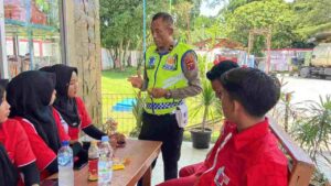 Satlantas Polres Batu Bara Gelar “POLANTAS MENYAPA” di SPBU Petatal, Sasar Pekerja dan Pengguna Jalan