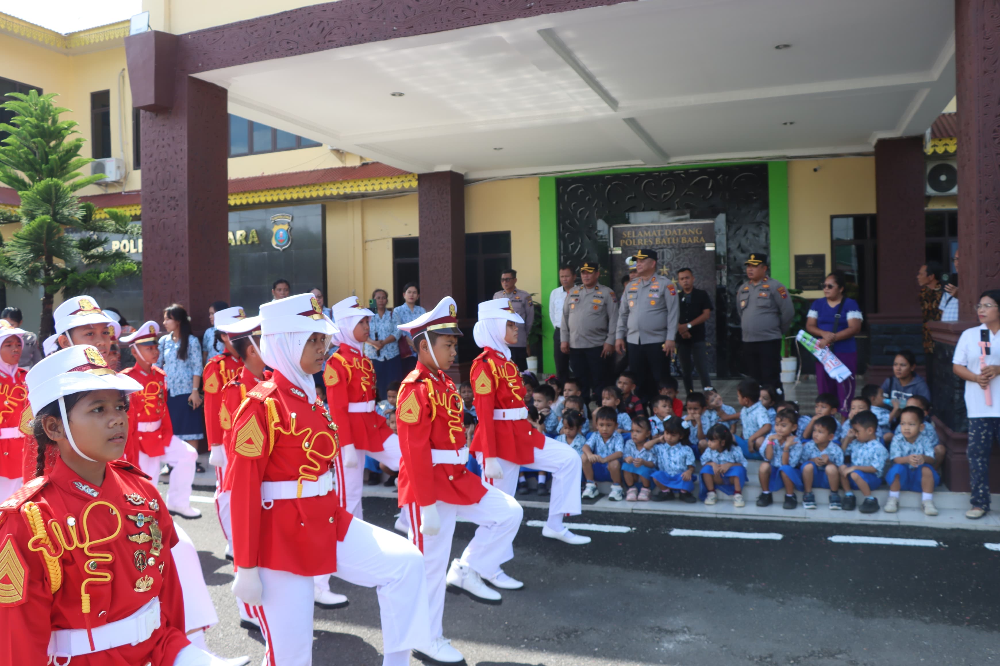 Polres Batu Bara Gelar “Polantas Menyapa”, Latih Baris Berbaris Polisi Cilik untuk Tanamkan Disiplin Lalu Lintas Sejak Dini