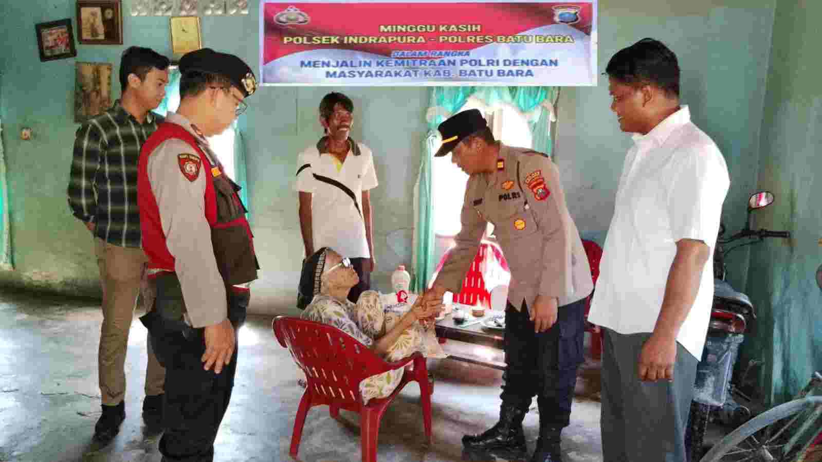 Polsek Indrapura Ulurkan Tangan Melalui Program “Minggu Kasih”: Bantuan Sembako untuk Warga Kurang Mampu di Desa Tanah Tinggi