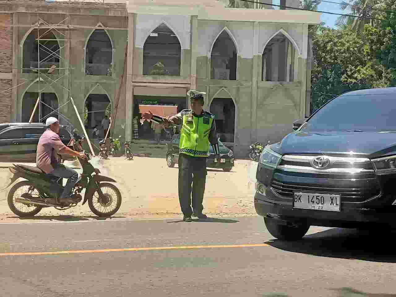 Sat Lantas Polres Batu Bara Amankan Sholat Jumat, Masyarakat Merasa Aman dan Nyaman