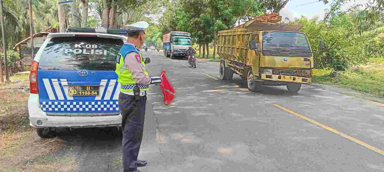 Polres Batu Bara Intensifkan Patroli ‘Kibas Bendera’ Guna Tekan Angka Kecelakaan dan Kriminalitas Jalanan