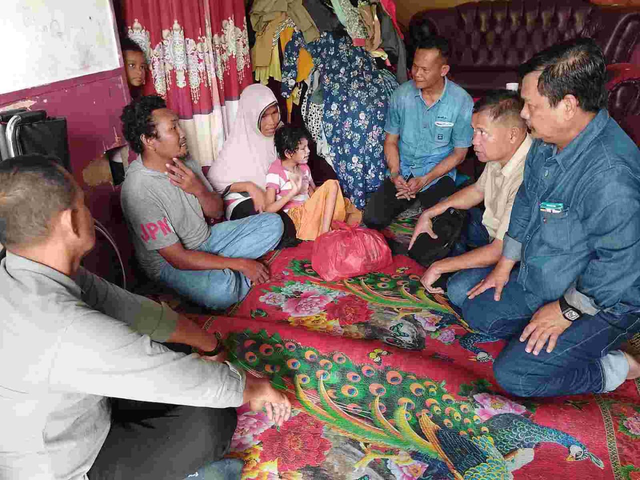 Sat Intelkam Polres Batu Bara Salurkan Bansos, Sentuh Hati Masyarakat Kurang Mampu di Tanjung Tiram