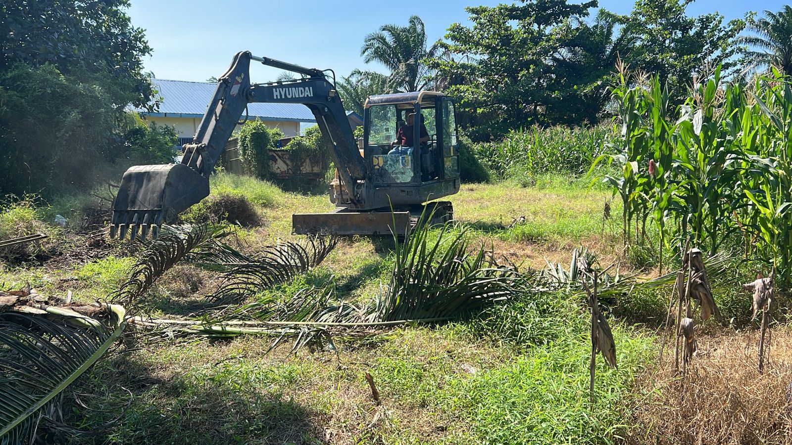 Polsek Indrapura Bersihkan Lahan, Siapkan Pembangunan Dapur SPPG Polres Batu Bara
