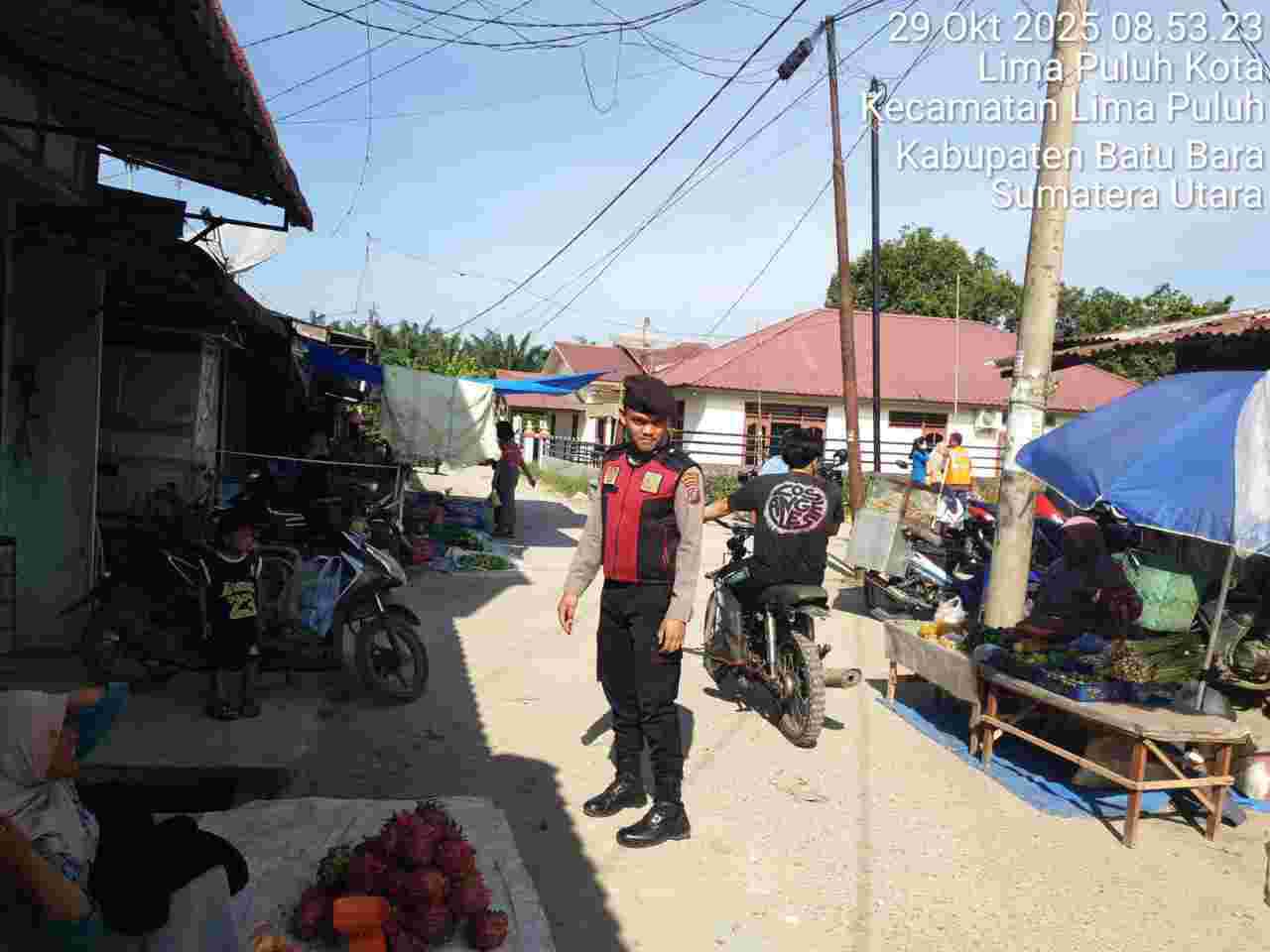 Sat Samapta Polres Batu Bara Hadir di Tengah Masyarakat, Tingkatkan Keamanan dan Beri Himbauan Kamtibmas di Pasar Lima Puluh