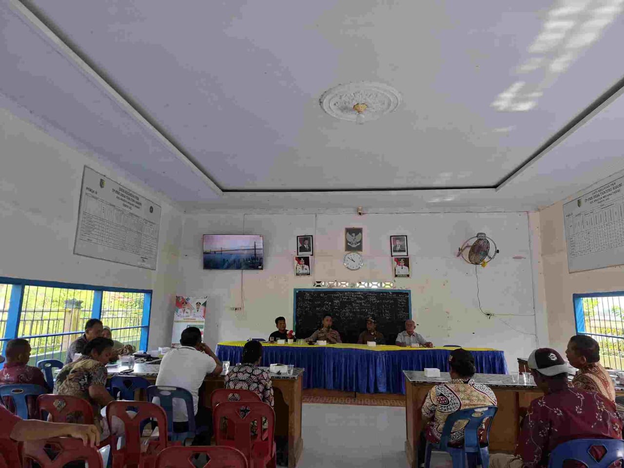 Polsek Medang Deras Gencarkan Sinergi dengan Masyarakat, Bhabinkamtibmas Aktif dalam Musyawarah Desa dan Cooling System di Tanjung Sigoni