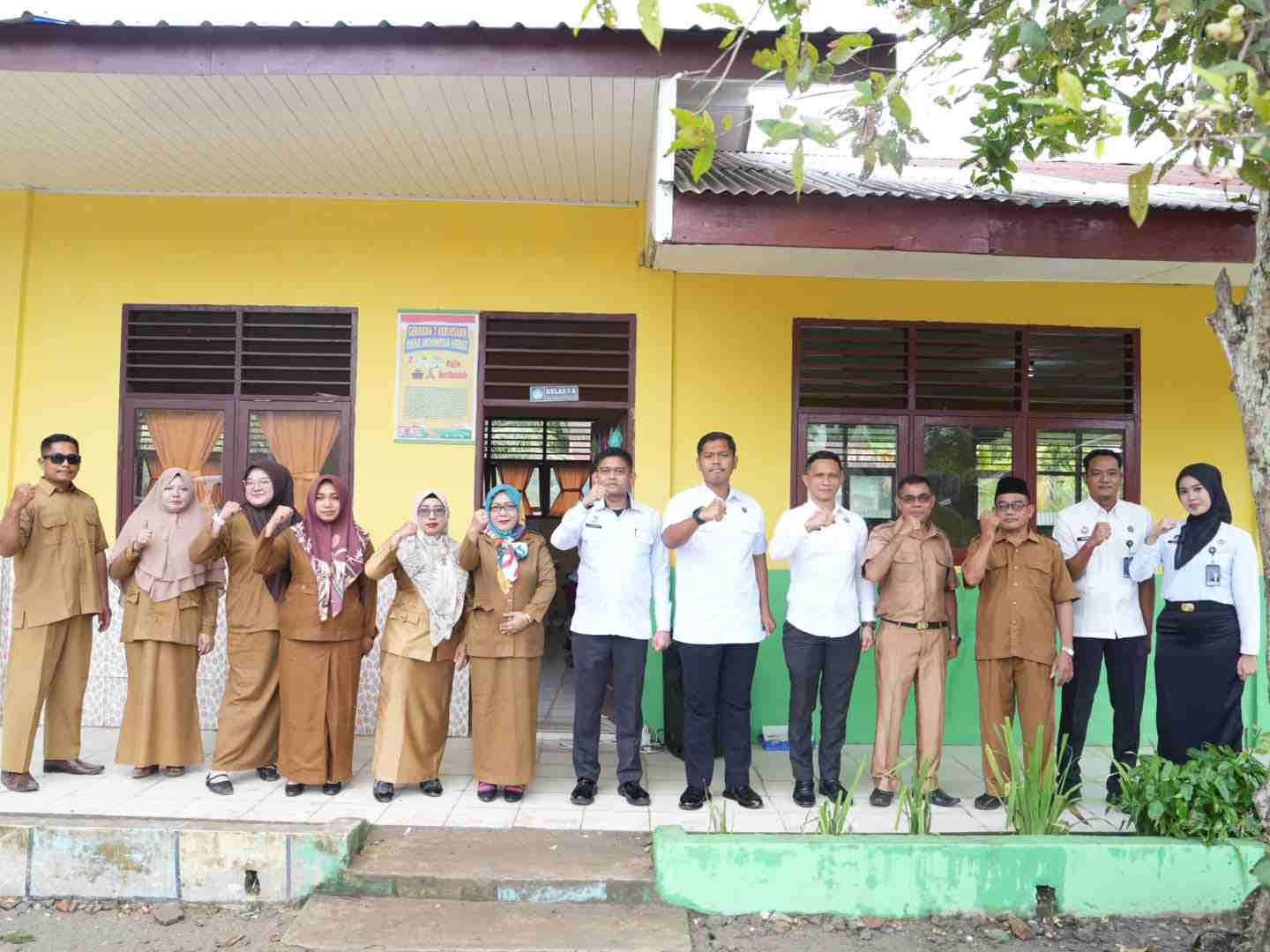 Gunting Pita, Karutan Pangkalan Brandan Resmikan Perbaikan Sarana dan Prasarana Umum SDN 054996 Pelawi