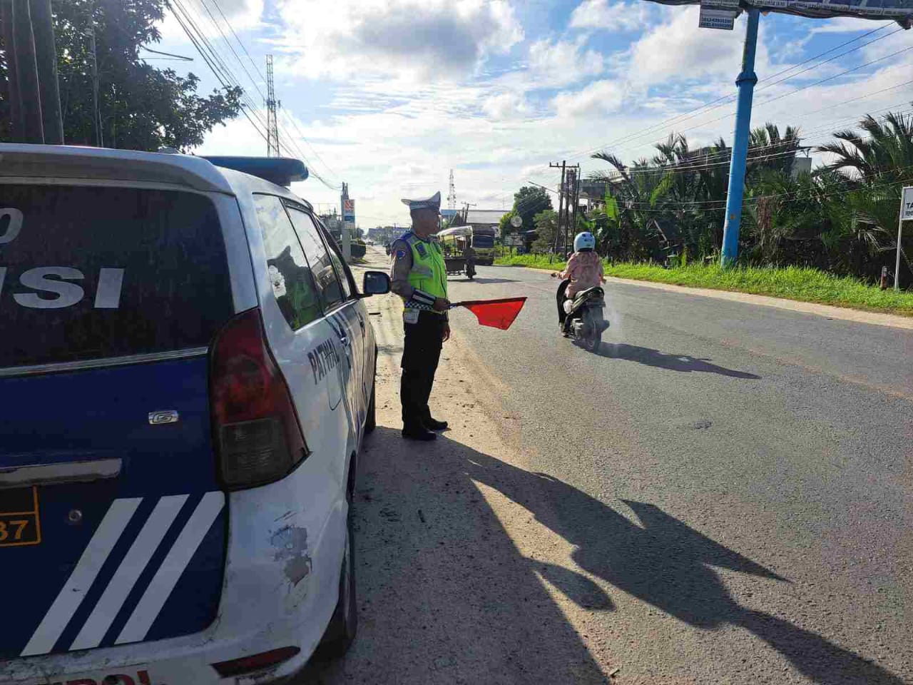 Polisi Tingkatkan Kehadiran di Jalan, Sat Lantas Polres Batu Bara Gencar Patroli Kibas Bendera Cegah Gangguan Kamtibmas
