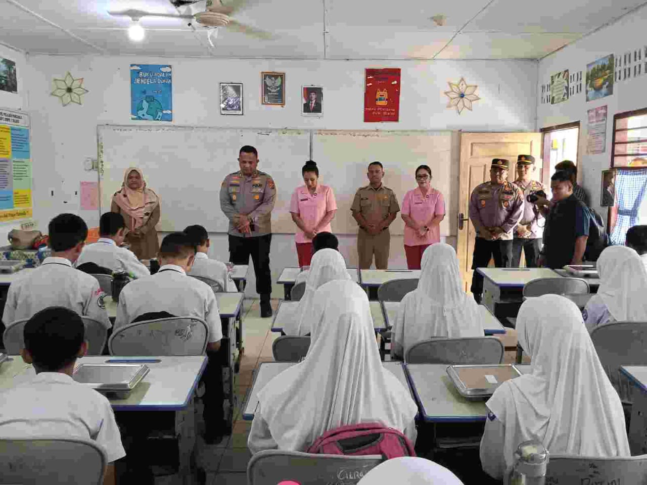 Kapolres Batu Bara Pastikan Program Makan Bergizi Gratis Tepat Sasaran, Siswa SMPN 1 Talawi Sambut Antusias