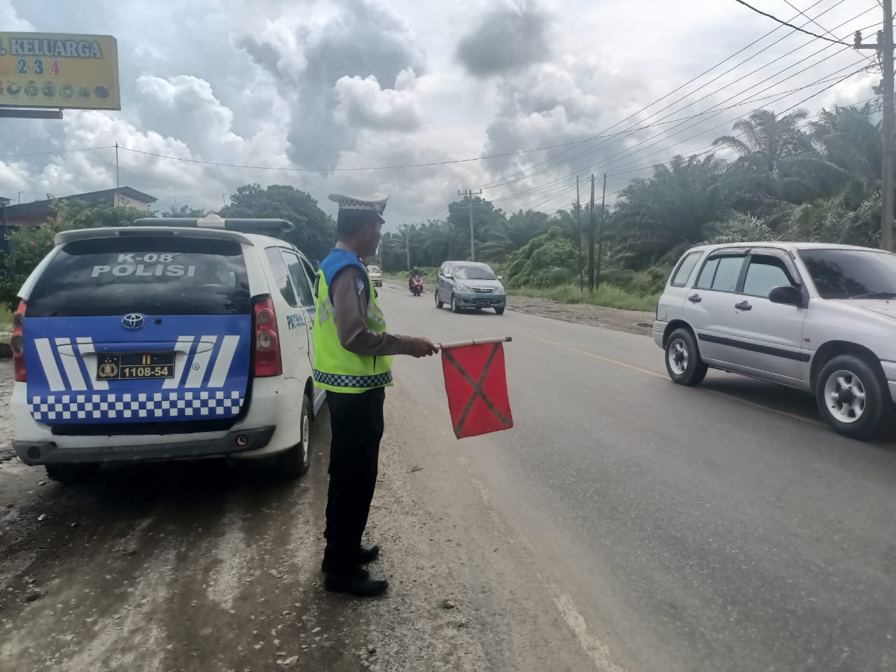 Sat Lantas Polres Batu Bara Tingkatkan Keamanan dan Ketertiban Lalu Lintas dengan Patroli “Kibas Bendera”