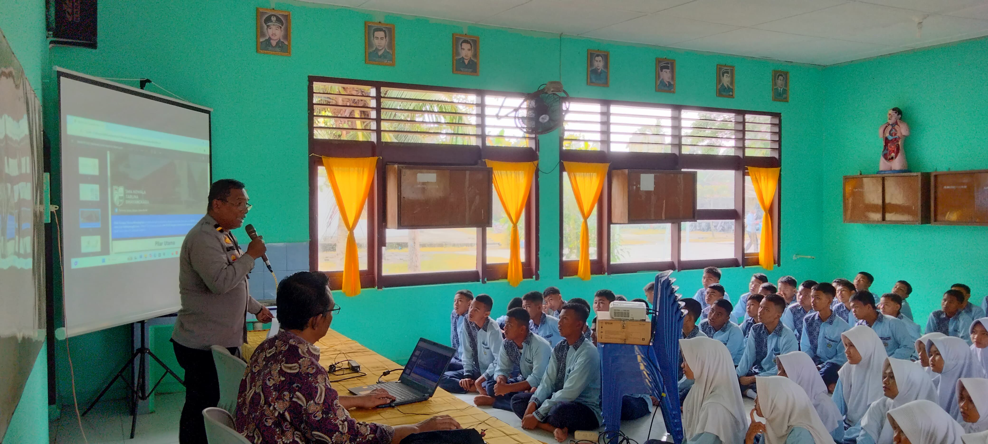 Polsek Labuhan Ruku Perkenalkan SMA Kemala Taruna Bhayangkara ke Siswa SMPN 1 Talawi