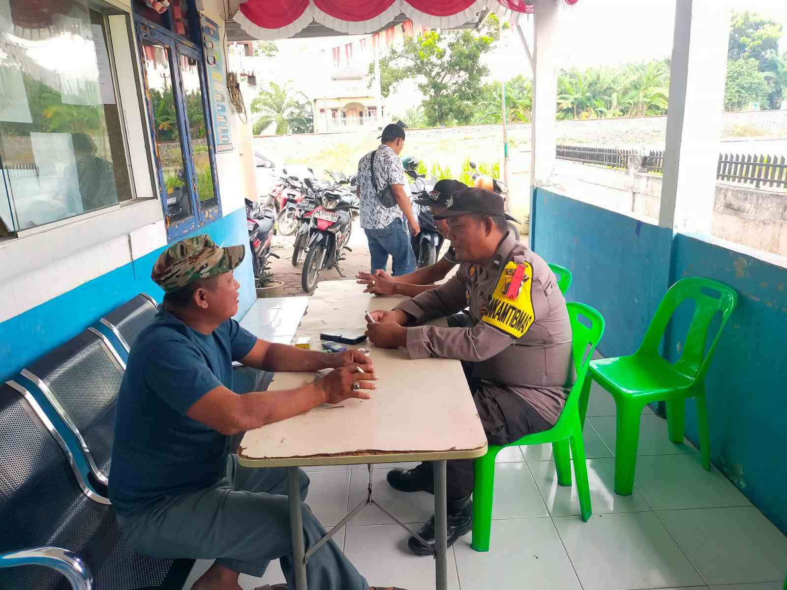 Polsek Medang Deras Gencarkan Sambang dan “Cooling System,” Bhabinkamtibmas Edukasi Masyarakat Desa Pakam Raya Selatan tentang Kamtibmas
