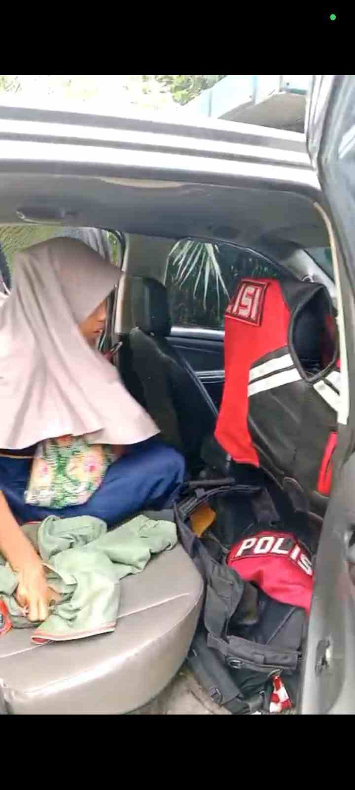 Polres Batu Bara Ulurkan Tangan, Bantu Ibu dan Anak yang Sakit di Tengah Jalan