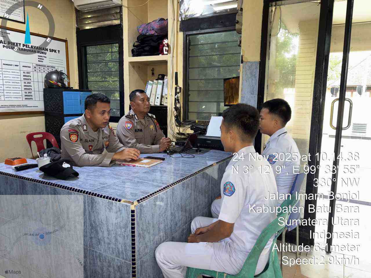 Kanit Binmas Polsek Labuhan Ruku Terima Kunjungan Siswa SMK N 1 Talawi, Beri Edukasi Proses Penegakan Hukum