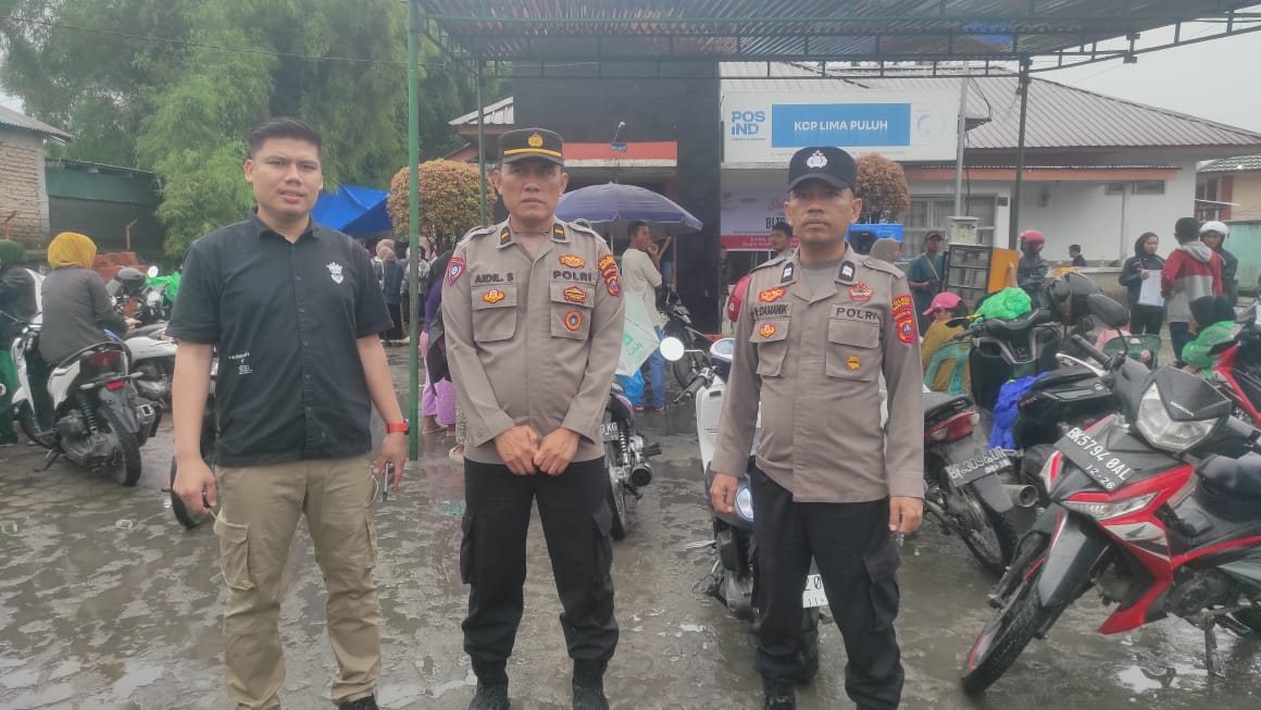 Polsek Lima Puluh Amankan Penyaluran BLT Kesra 2025 di Kantor Pos