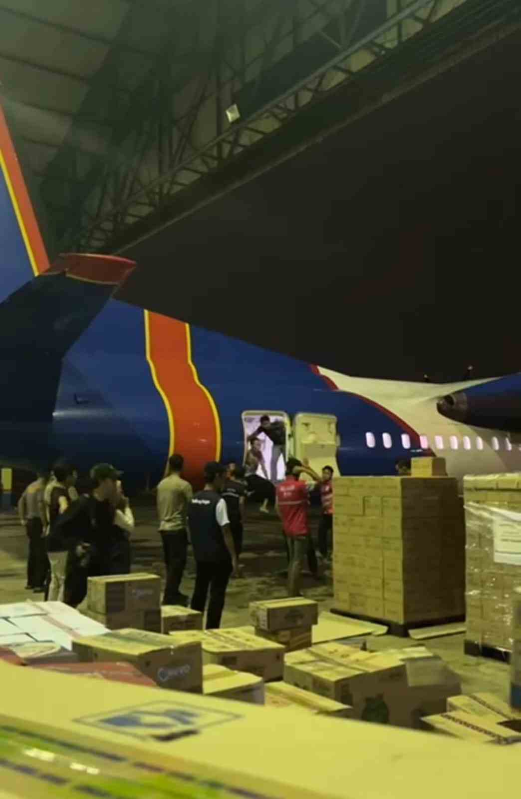 Polri Ajak Masyarakat Salurkan Bantuan Logistik Melalui Posko Pondok Cabe untuk Korban Bencana