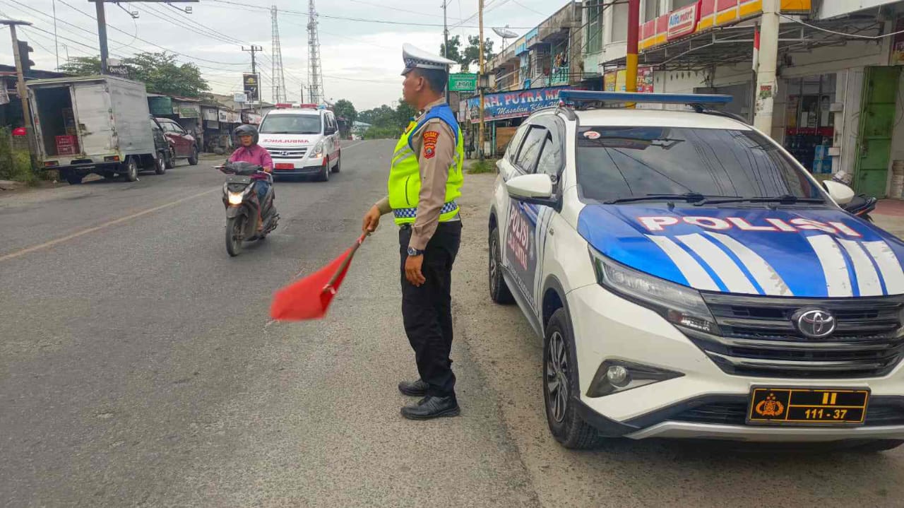 Sat Lantas Polres Batu Bara Rutin Gelar Patroli “Kibas Bendera” Sore Hari, Pantau Lalu Lintas dan Cegah Pelanggaran
