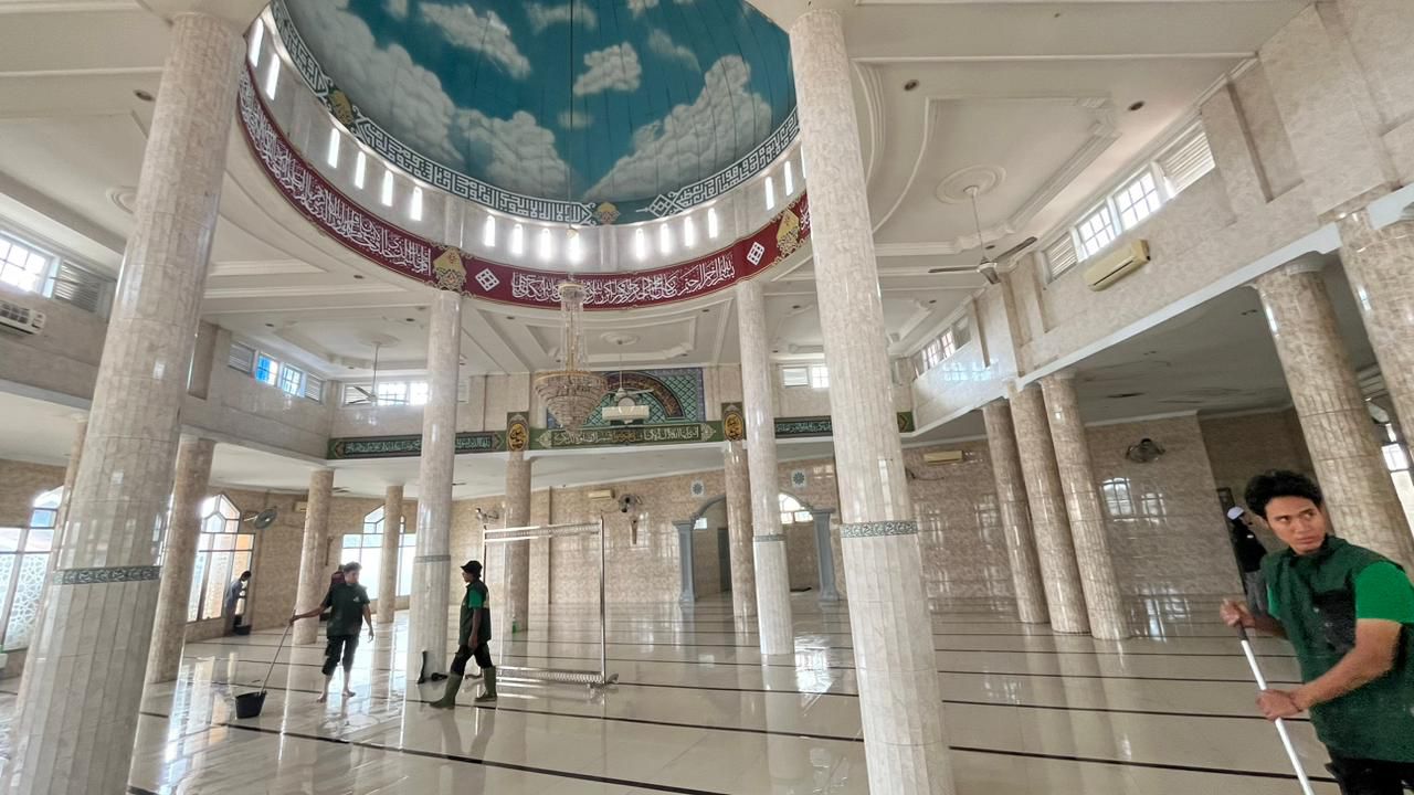 Usai Dibersihkan Personel Polri, Masjid Terdampak Bencana di Aceh Kini Bisa Dipakai Warga