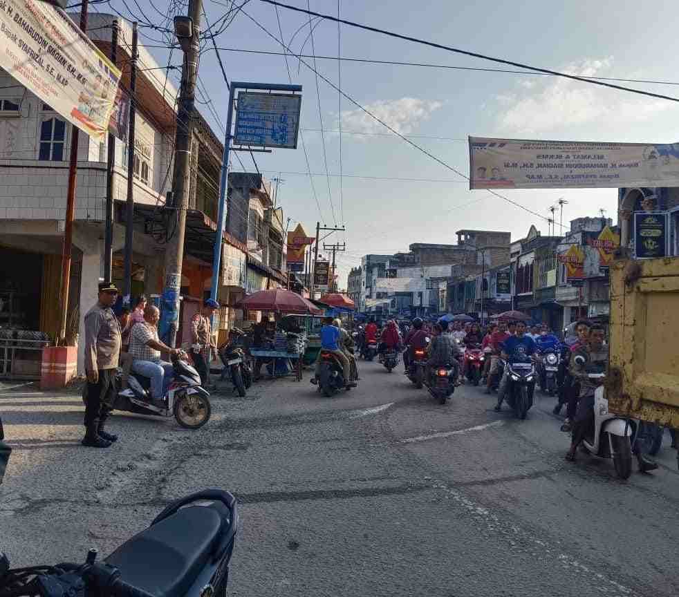 Kapolsek Labuhan Ruku Pimpin Pengamanan “Strong Point” Pagi, Pastikan Lalu Lintas Lancar dan Situasi Kondusif