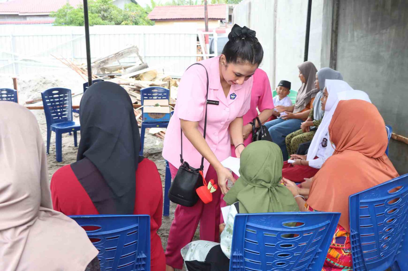 Kapolres Batu Bara Letakkan Batu Pertama Pembangunan MBG di Desa Lalang, Berbagi Kebahagiaan dengan Anak Yatim