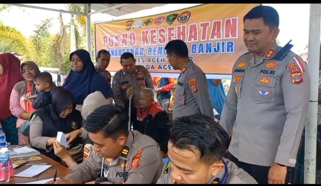 Kapolres Aceh Timur Tinjau Pengobatan Gratis dan Trauma Healing bagi Korban Banjir di Julok