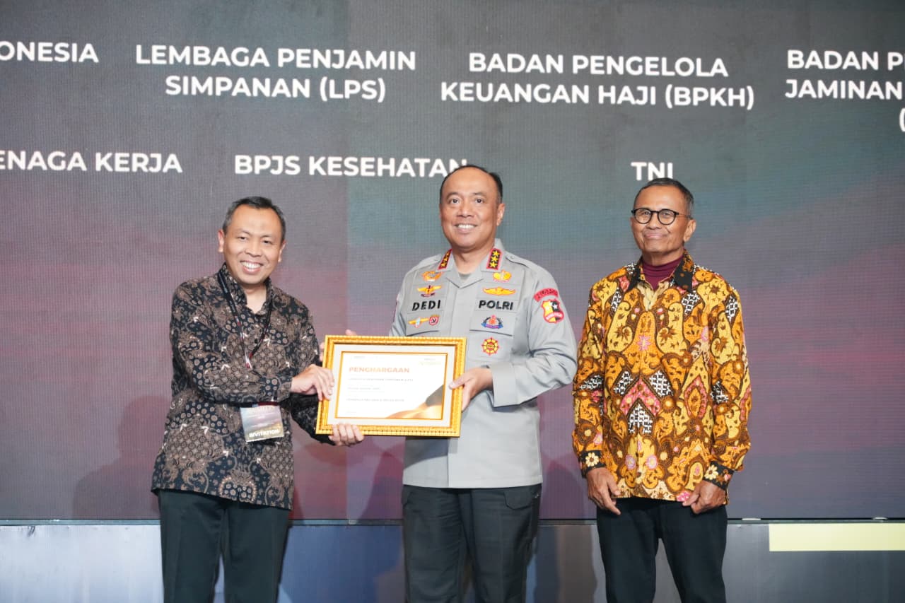 Wakapolri Terima Disway Award, Polri Tegaskan Komitmen Perkuat Kepercayaan Publik dan Sinergi Media