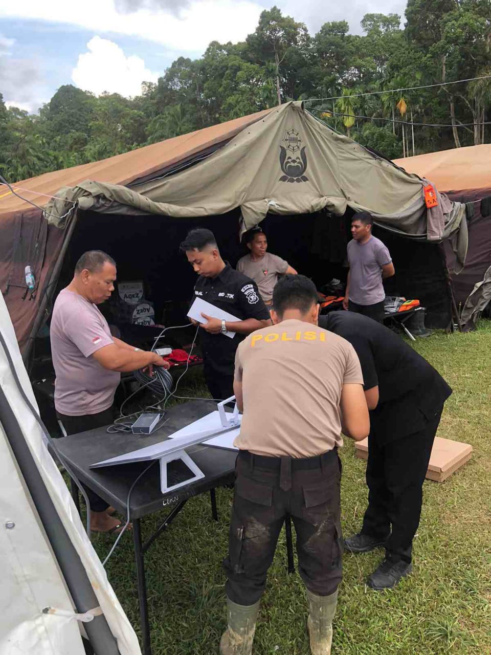 ‎Jaringan Internet Polri Hadir di 76 Titik Bencana: “Menghubungkan Harapan, Mengobati Rindu Pada Keluarga