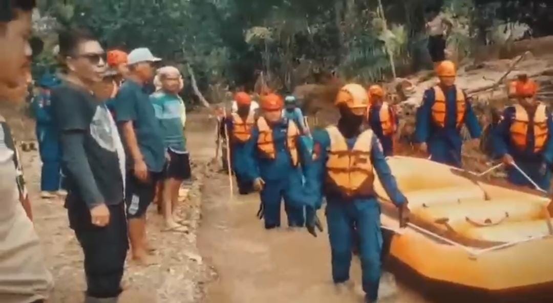 Komitmen Tak Kenal Lelah Tim SAR Korpolairud di Garis Depan Bencana