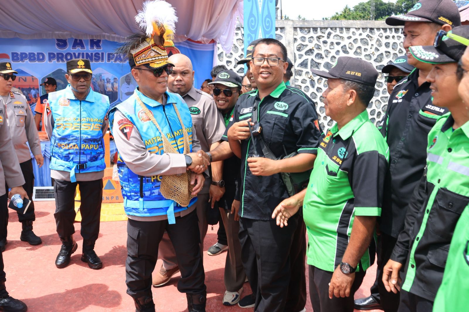Wakapolri Tinjau UMKM, Bakes, dan Pembagian Perlengkapan Sekolah Usai Apel Mitra Kamtibmas di Papua