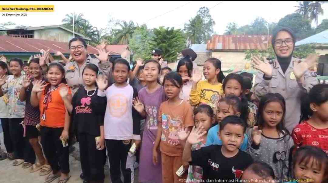 ‎Srikandi Polwan Polres Langkat, Hadirkan Ceria Untuk Anak-Anak Korban Banjir