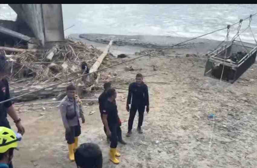 Brimob Polda Aceh Rangkul Warga Kubu, Bangun Jembatan Sling