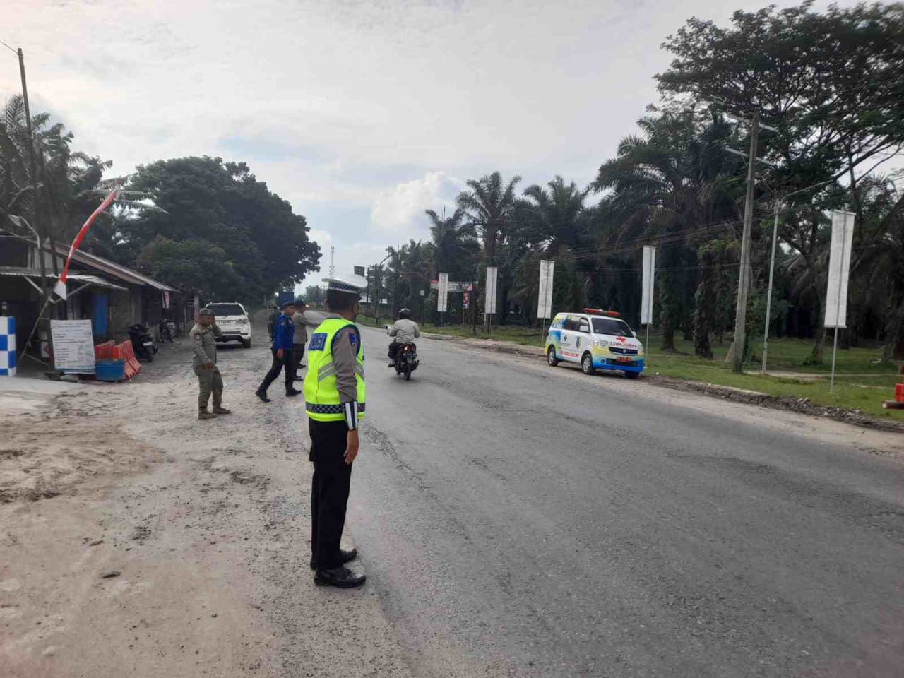 Sat Lantas Polres Batu Bara Gelar Gatur Sore di Pos Pengamanan 2 Sei Bejangkar dalam Operasi Lilin Toba 2025