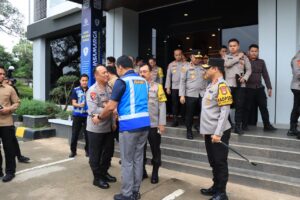 Wakapolri Pantau Arus Balik Nataru di Command Center Jasa Marga Jatiasih, Apresiasi Sinergi Pengamanan