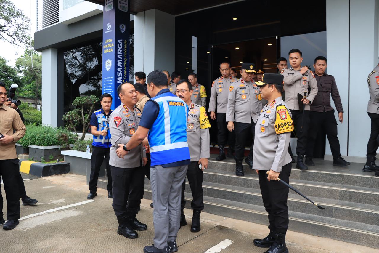 Wakapolri Pantau Arus Balik Nataru di Command Center Jasa Marga Jatiasih, Apresiasi Sinergi Pengamanan