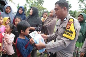 Kapolda Aceh Ulurkan Tangan, Kirim Bantuan Perlengkapan Sekolah untuk Anak-anak Terdampak Banjir