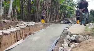 Brimob Polri Bangun Jembatan Darurat, Pulihkan Akses Dua Nagari di Padang Pariaman