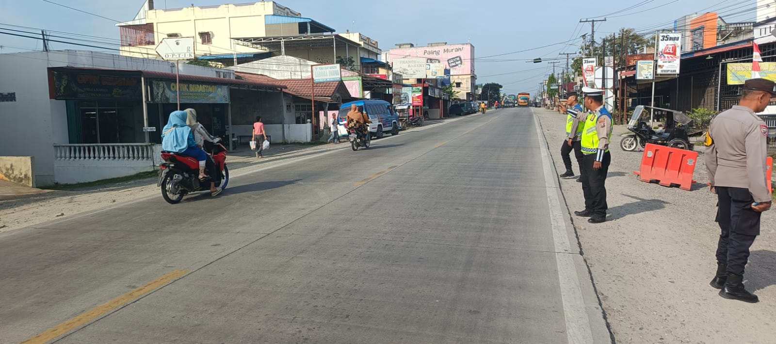 Pos Yan 1 Simpang Kuala Tanjung Polres Batu Bara Giat Gatur Siang dalam KRYD Operasi Lilin Toba 2025