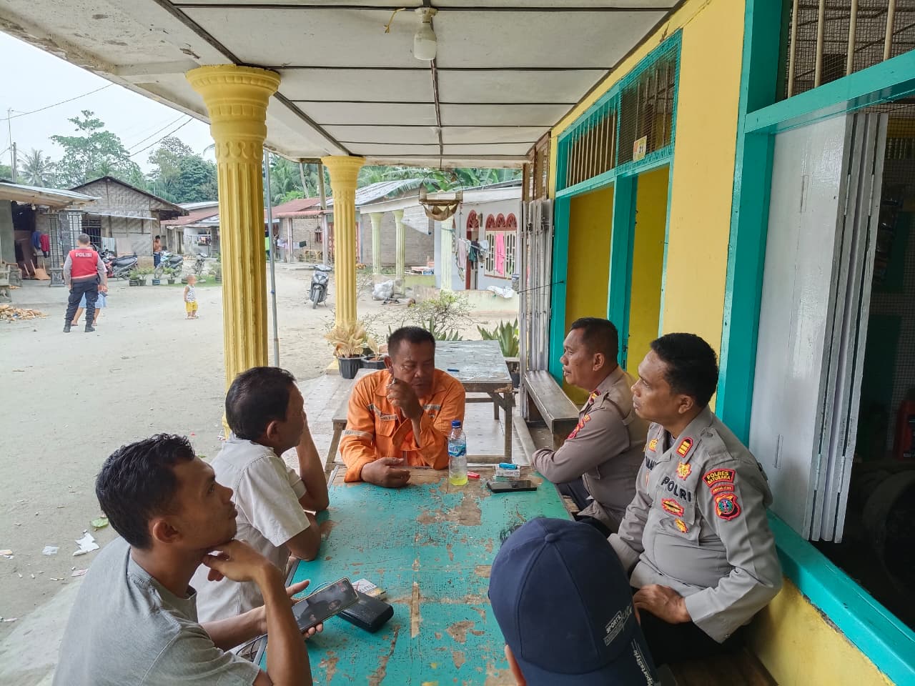 Kapolsek Indrapura Sambang Desa, Jaga Kamtibmas, Sosialisasikan Pencegahan Kejahatan dan Ketahanan Pangan