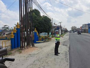 Sat Lantas Polres Batu Bara Amankan Lalu Lintas Saat Sholat Jumat, Masyarakat Merasa Aman